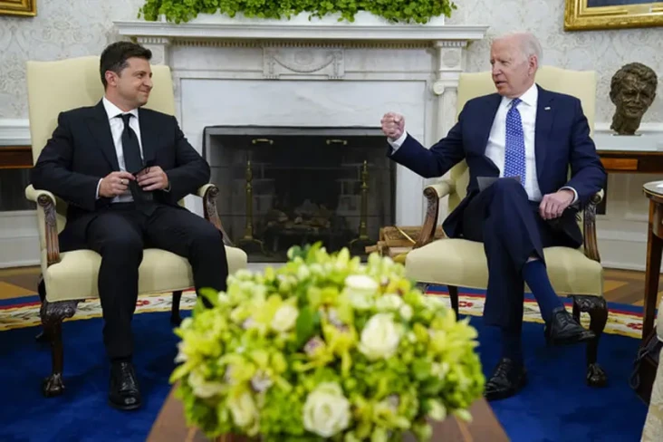 Biden pada Zelensky:...