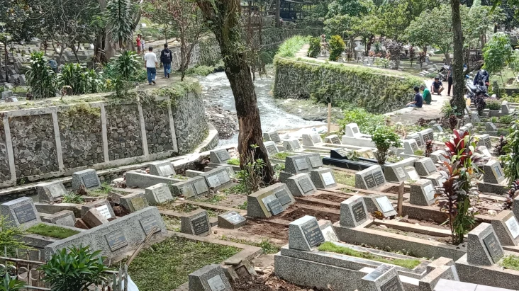 7 Jasad Makam Tergerus...