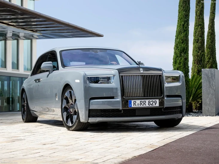 Rolls-Royce Harga Rp13...