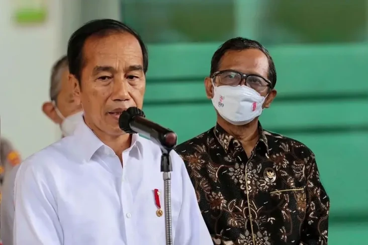 Dampingi Jokowi Tinjau...