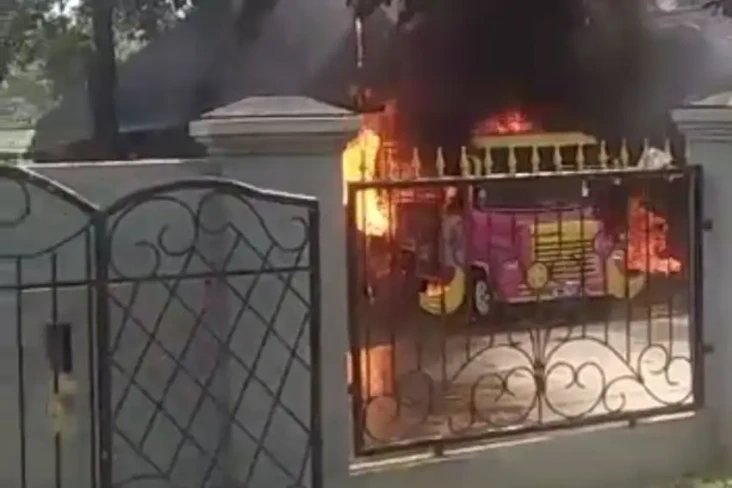 Percikan Api Las, Rumah...
