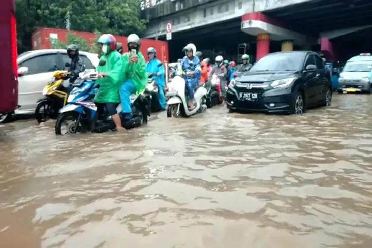 Hujan Sebentar, Jalan...