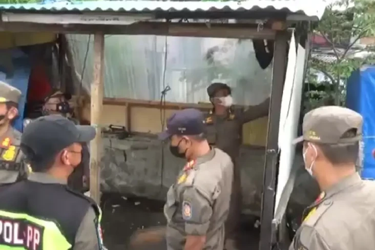 Satpol PP Bongkar Paksa...