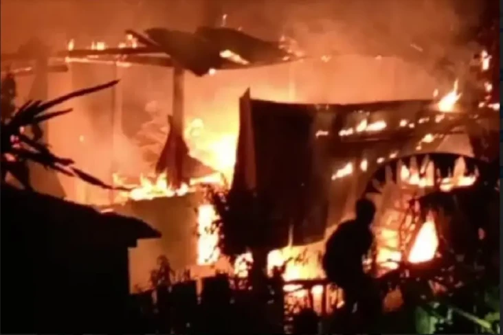 3 Rumah Warga di Bima...