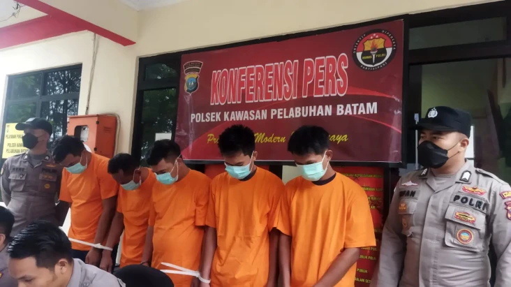 Kedapatan Hendak Kirim...