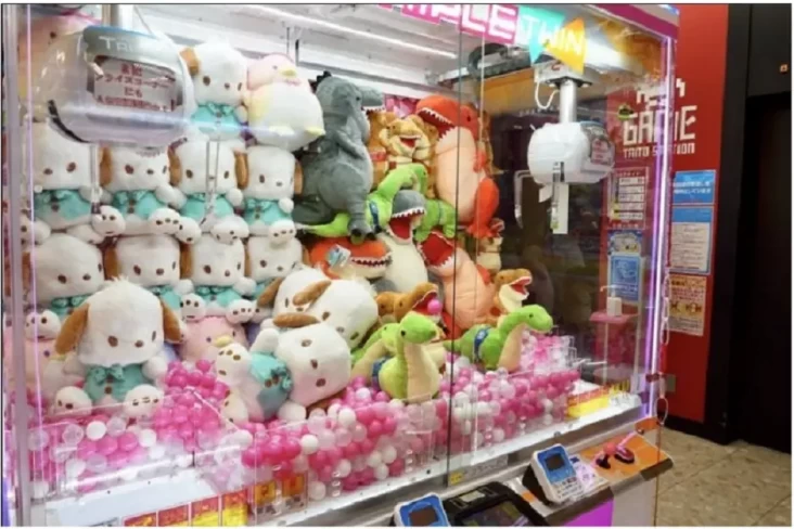 Permainan Capit Boneka...