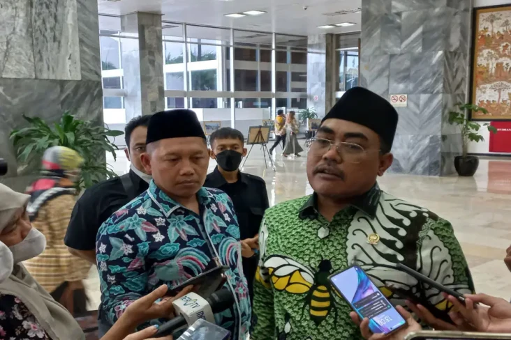 Tanggapi Pertemuan Anies-AHY,...