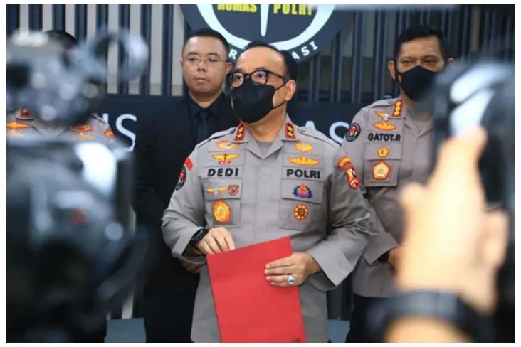 6 Tersangka Tragedi...
