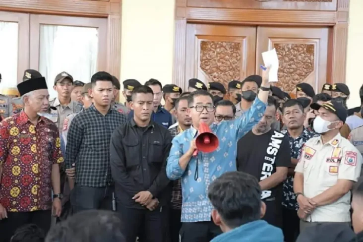 Temui Massa Aksi Mahasiswa,...