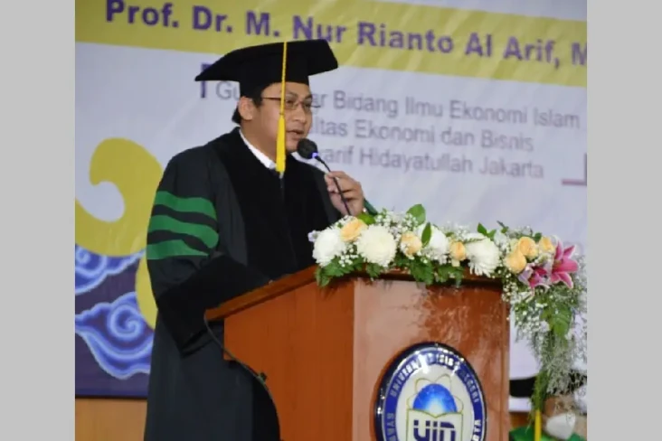 Prof. Nur Rianto Al...