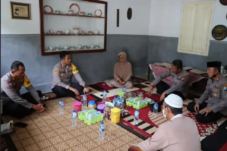 Polres Probolinggo Berikan...