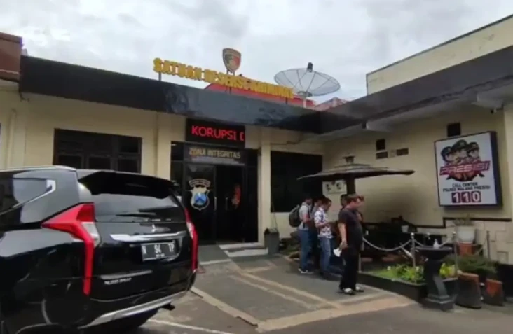 Unggah Video Pintu 13...