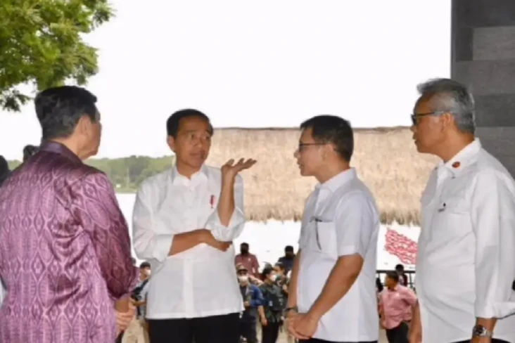 Dampingi Presiden Jokowi,...