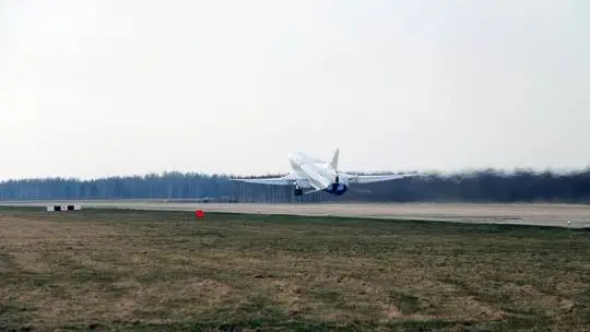 Drone Meledak di Bandara...
