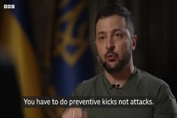 Zelensky Sangkal Desak...