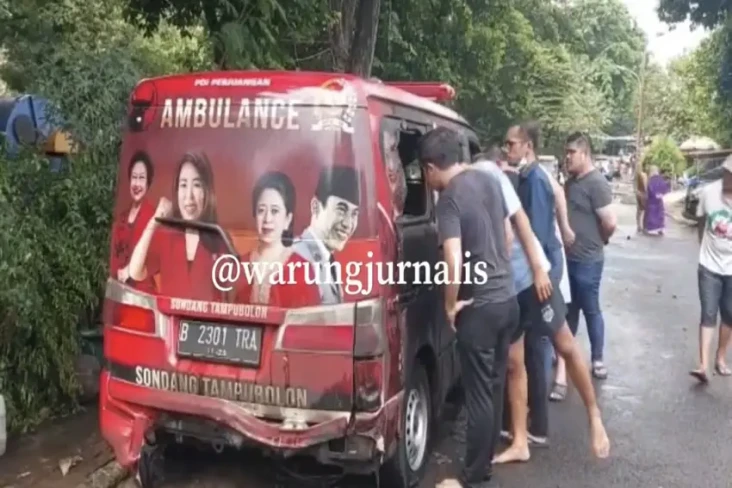 Ambulans Bergambar Megawati...