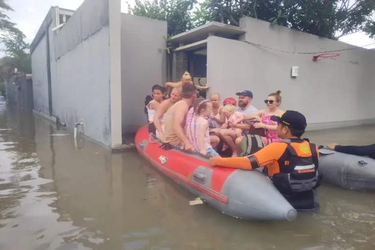Banjir Rendam Sejumlah...