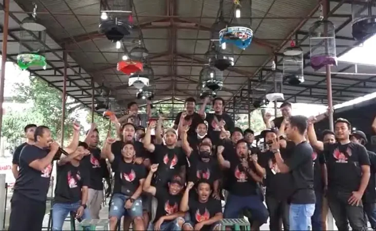 Cara Unik Relawan Sosialisasikan...