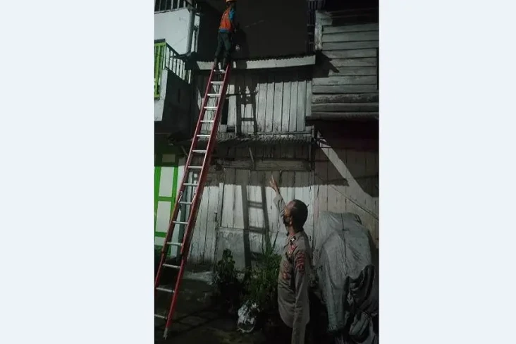 Hendak Ambil Air Wudhu...