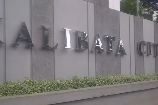 Melihat Kalibata City,...