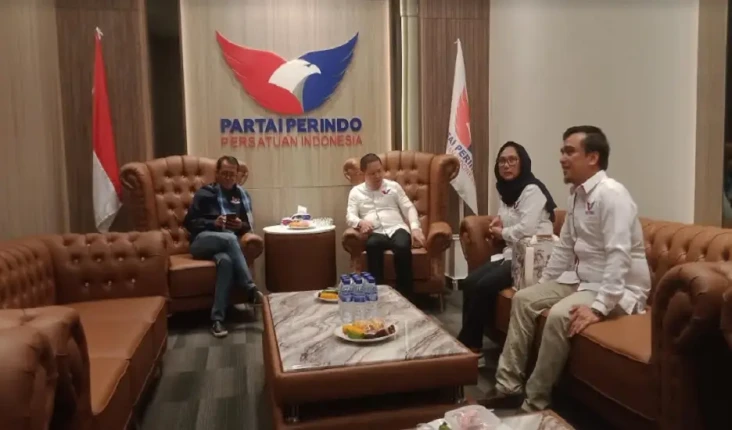 Sekjen Ahmad Rofiq Beri...