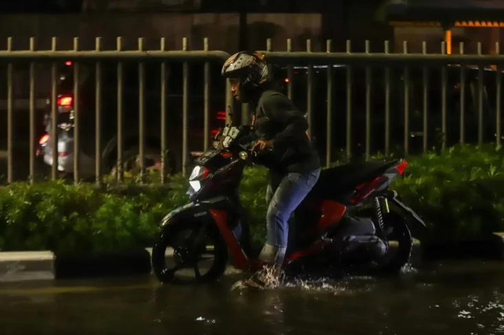 Jangan Memakai Sandal...
