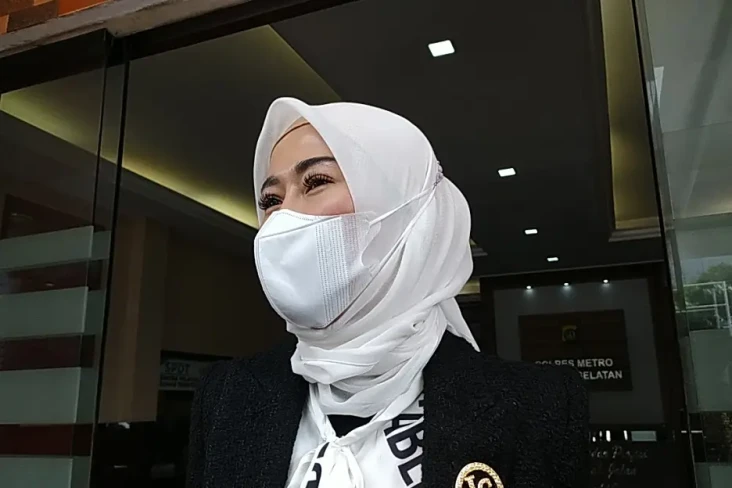 Marissya Icha Bocorkan...