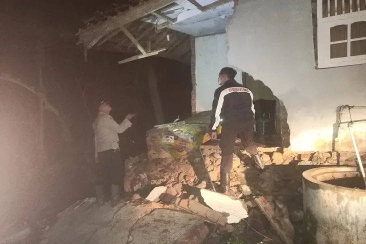 Puluhan Rumah di Perbatasan...