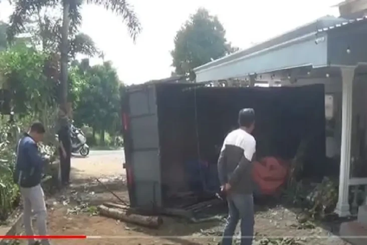 Ikuti Google Maps, Truk...