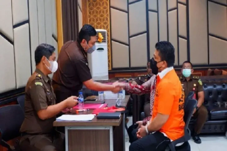 Kejagung: JPU Serahkan...