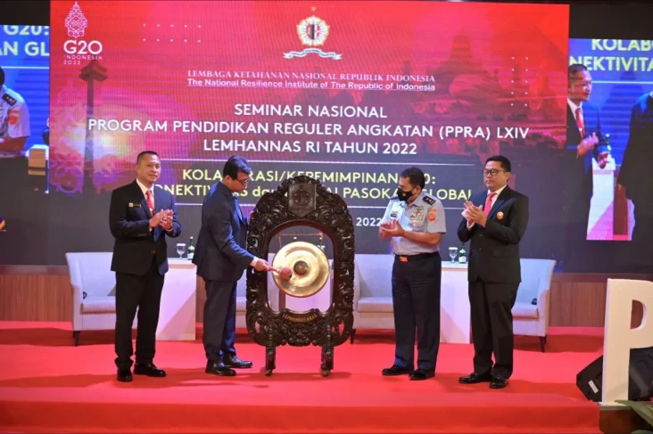 Banyak Negara Cenderung...