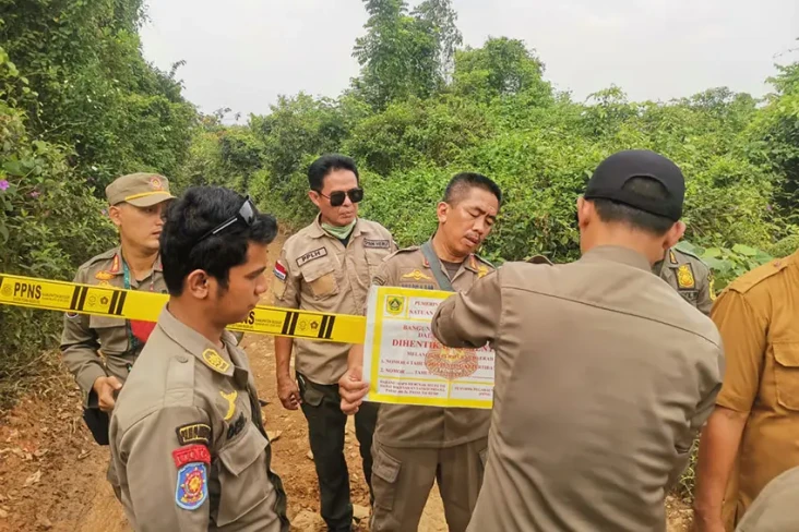 Satpol PP Segel Lahan...