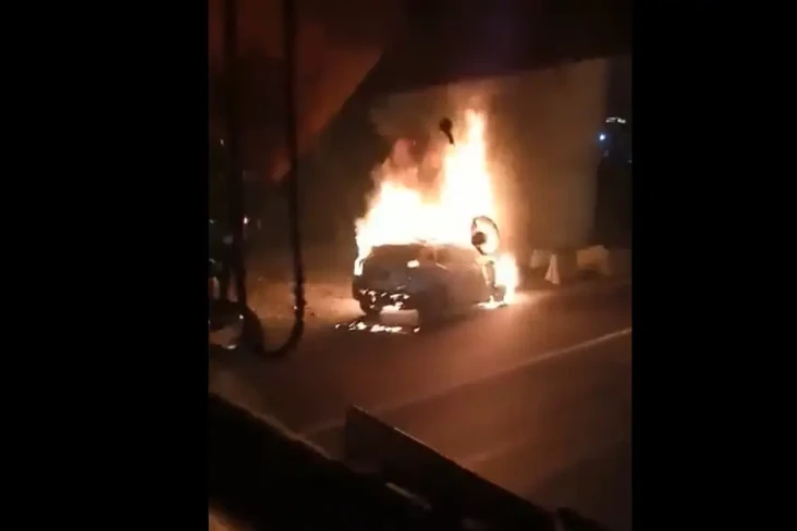 Mobil Terbakar di KM...