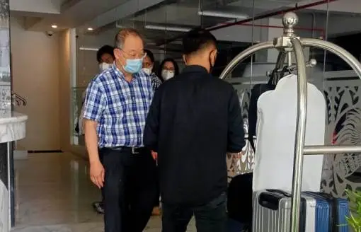 Lukas Enembe Datangkan...