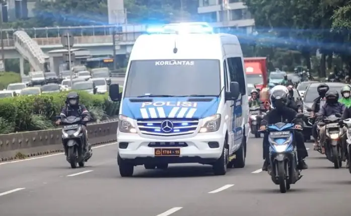 Spesifikasi Mobil Komando...