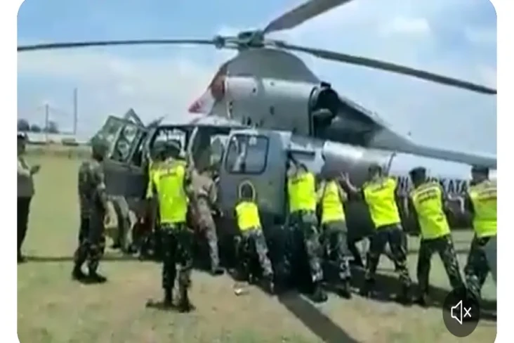 Heboh Helikopter Terperosok,...