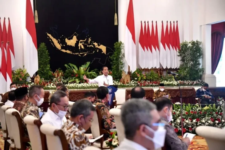 Hadapi Badai Krisis...