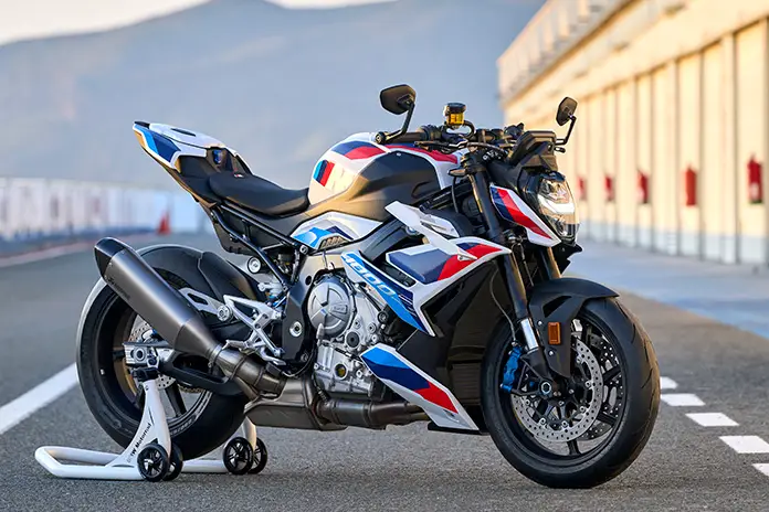 Lepas Fairing, BMW Luncurkan...