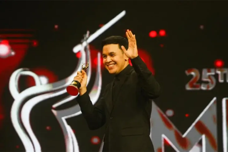 Tulus Bawa Pulang Piala...
