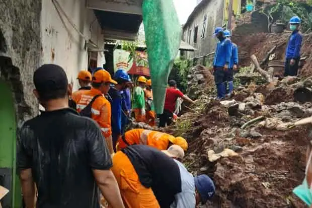 1 Korban Longsor Ditemukan,...