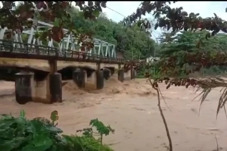 Diterjang Banjir dan...