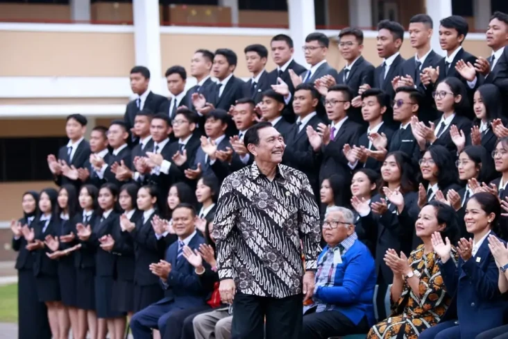 Rayakan HUT Ke-10 SMA...