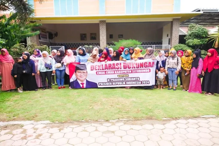 Kepincut Pesona Prabowo,...