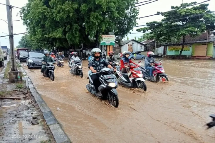 Diguyur Hujan, Ratusan...