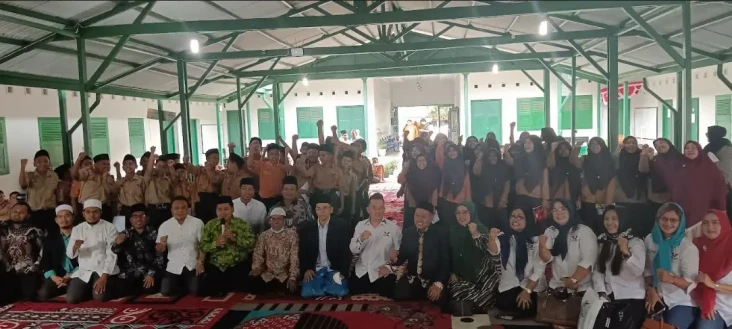 Kunjungi Santri di Medan,...