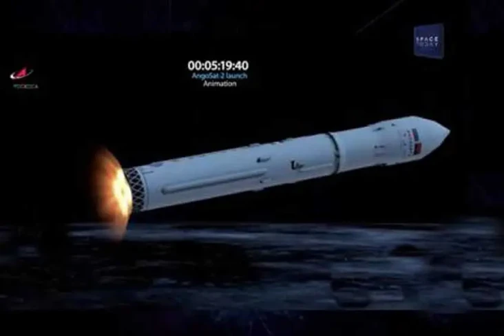 Roket Proton Rusia Luncurkan...