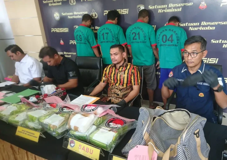 Polres Jakbar Tangkap...