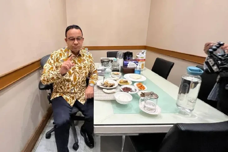 Anies Makan Siang Terakhir...
