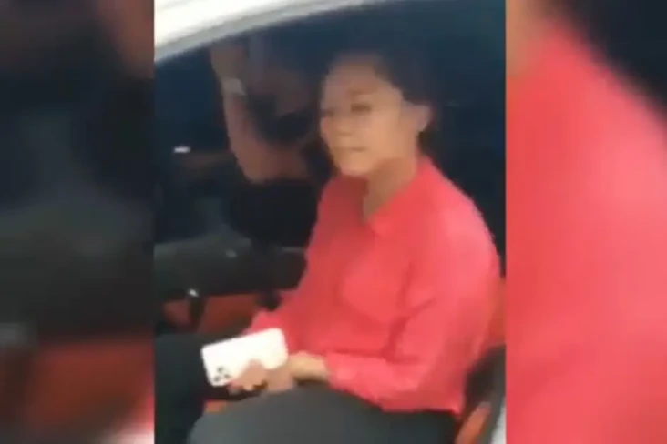 Asyik Berduaan Bersama...