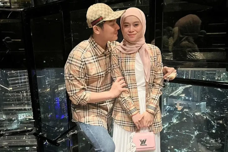 Lesti Kejora Peluk Rizky...